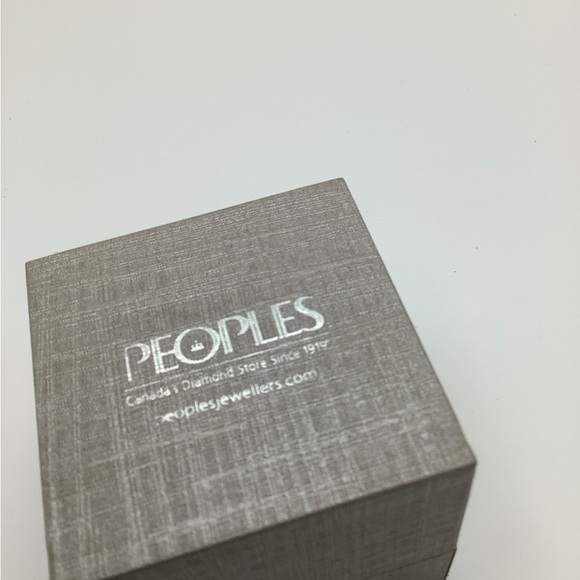 Vintage 14kt White Gold etched hoop earrings - Picture 4 of 6